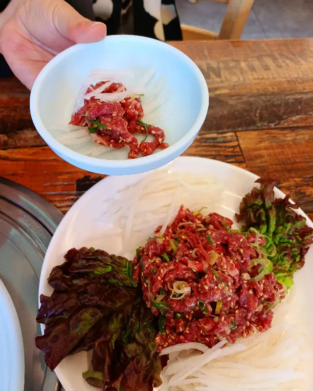 신선함이 느껴지는 육회