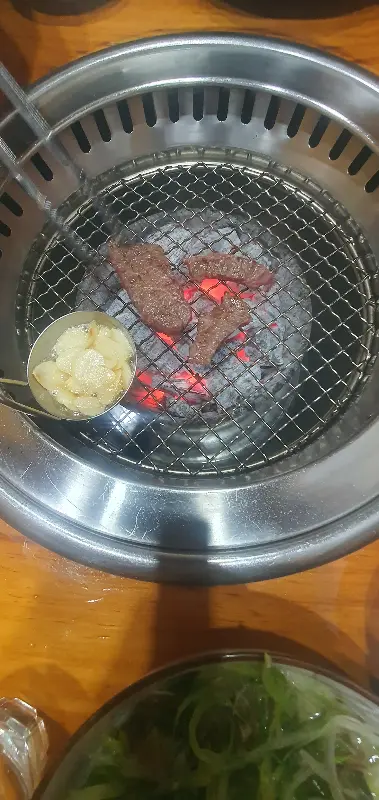 애우 고기 굽는 모습