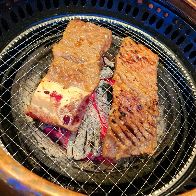 숯불에 구워지는 갈비