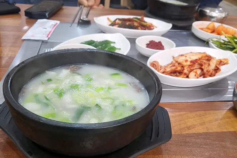 보글보글 끓는 곰탕