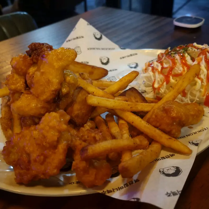 치킨과 감자튀김