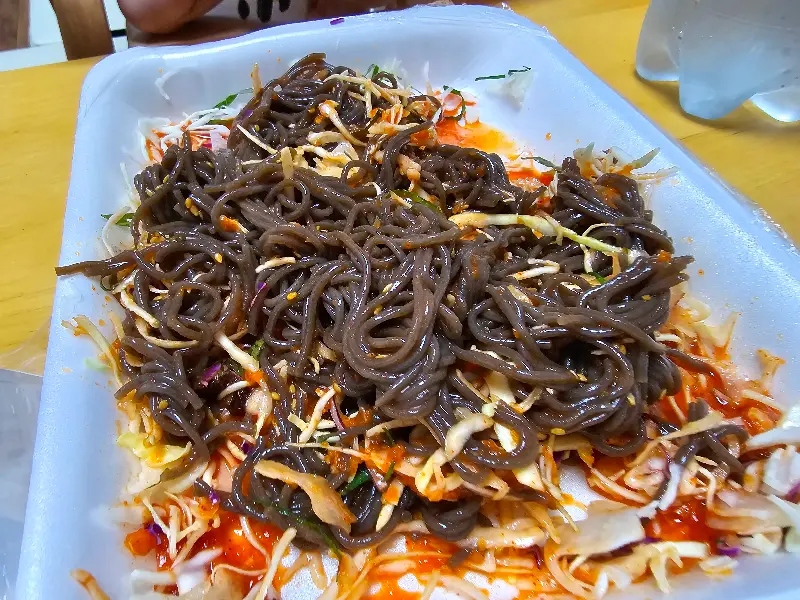 매콤달콤한 막국수