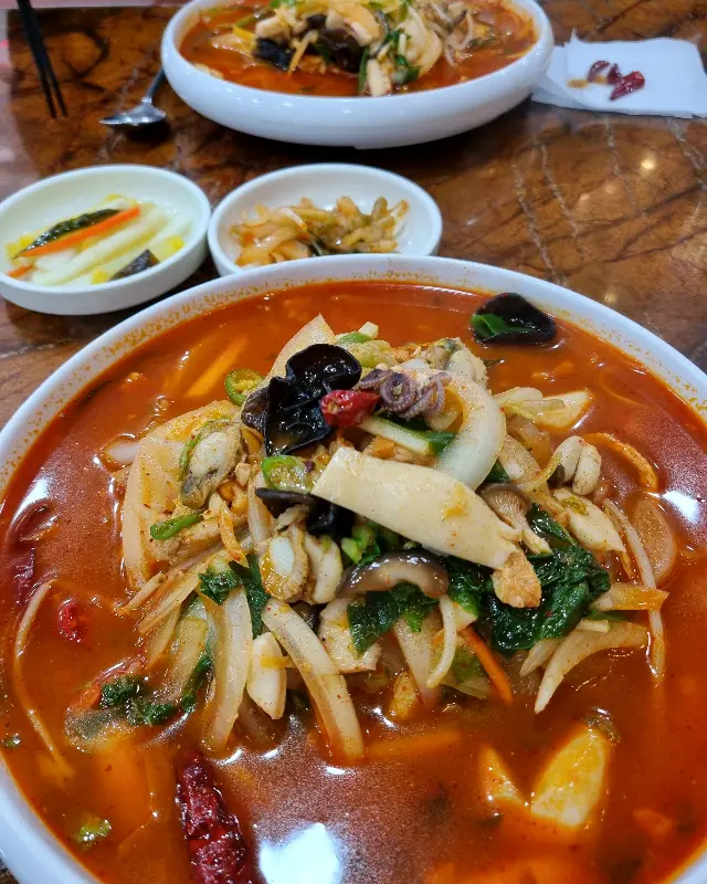 푸짐한 해물 볶음 짬뽕