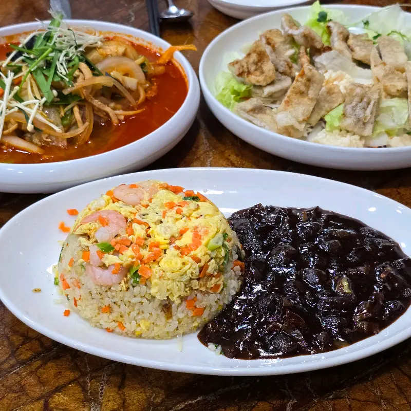 포슬포슬 삼선볶음밥