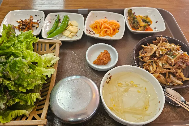 싱싱한 재료로 만든 남대천식당의 맛깔난 음식