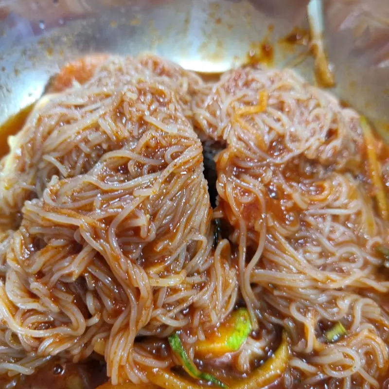 비빔국수 전체샷