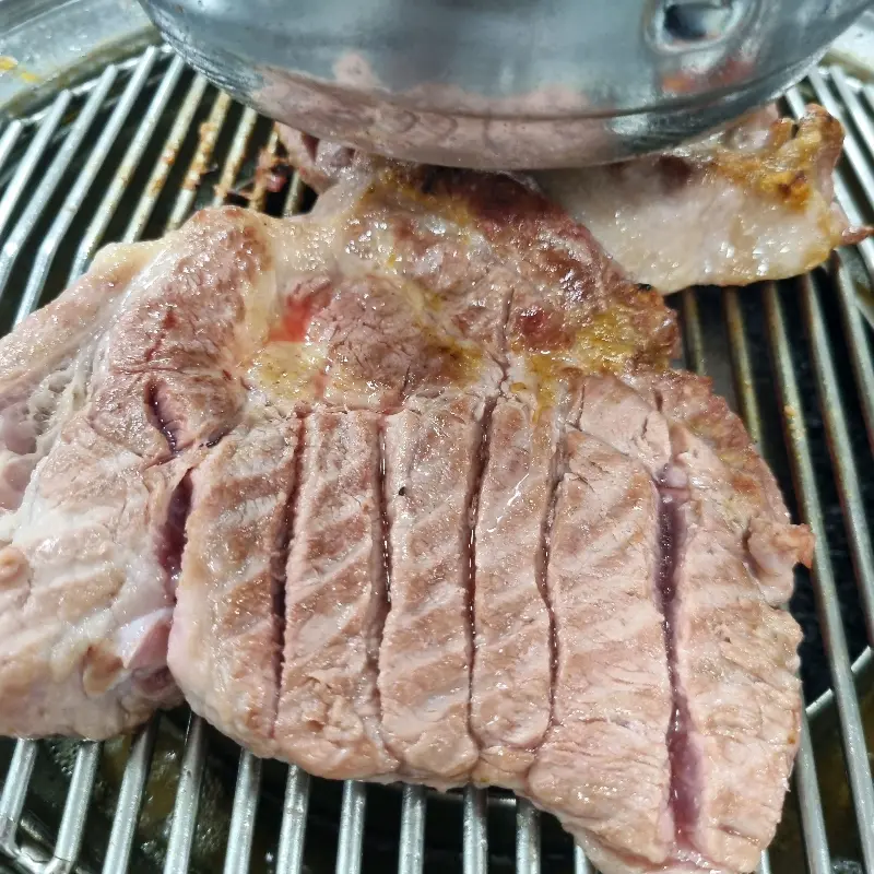 구워진 고기 확대