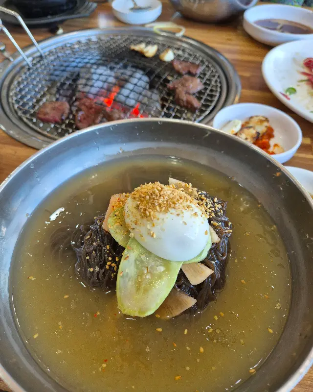 후식으로 제공되는 물냉면