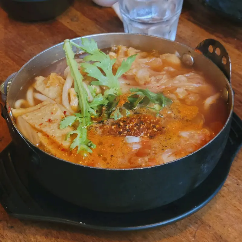 얼큰하고 시원한 김치 나베 우동