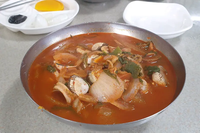 푸짐한 꼬막짬뽕