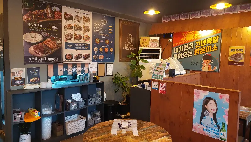 족발슈퍼 내부 인테리어