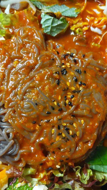 매콤달콤한 막국수