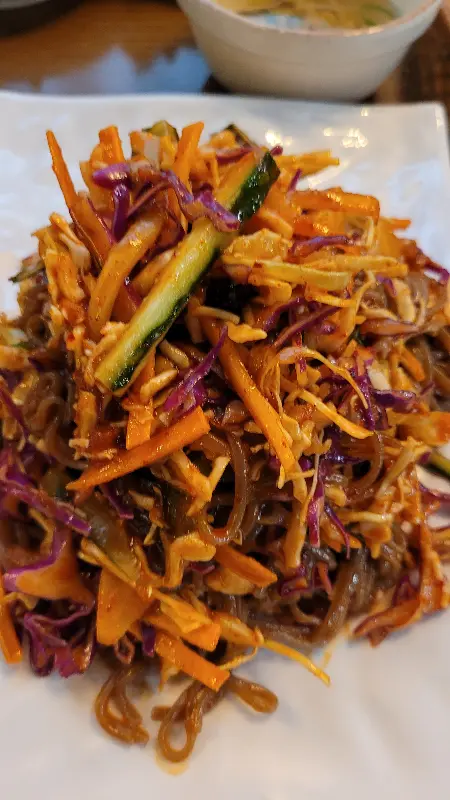 다채로운 색감의 곁들임 채소