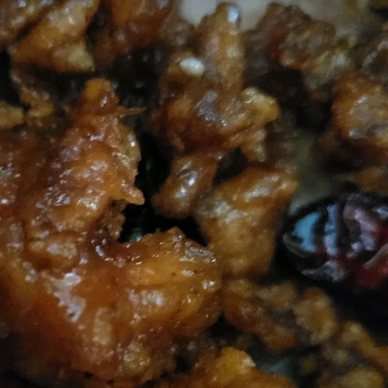 매콤달콤한 양념이 인상적인 메뉴