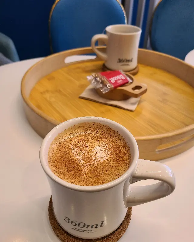 카푸치노와 비스코프 쿠키