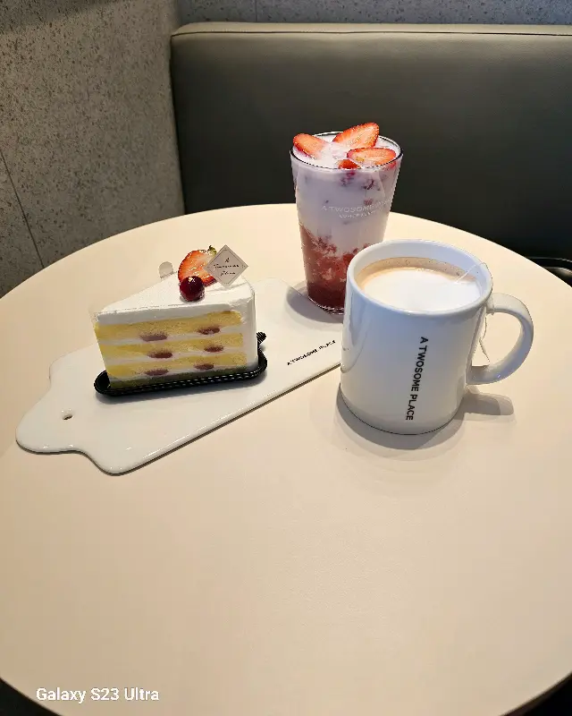 투썸플레이스 음료와 케이크