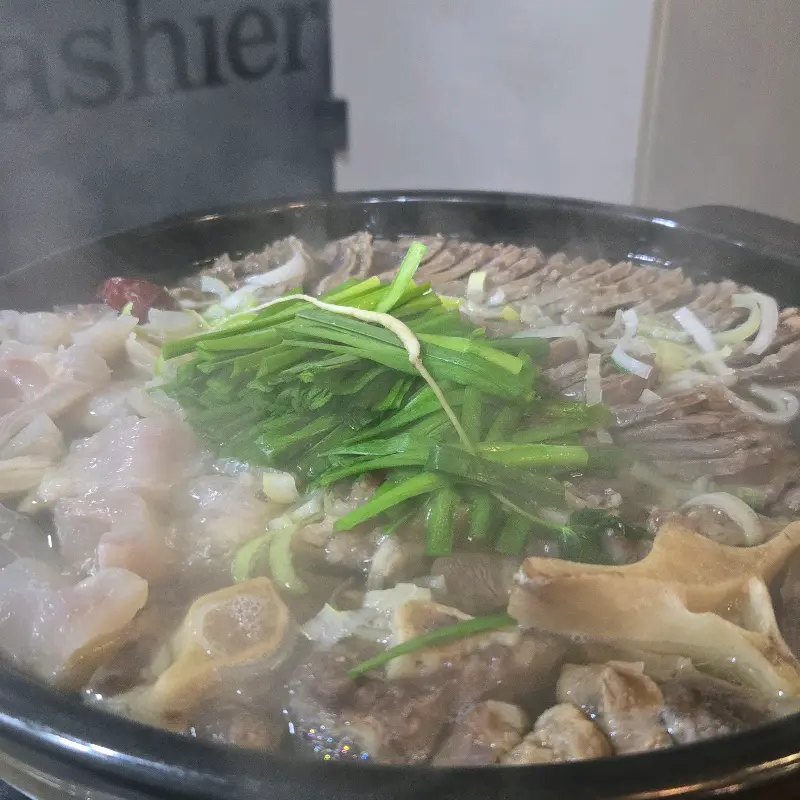 김이 모락모락 나는 수육