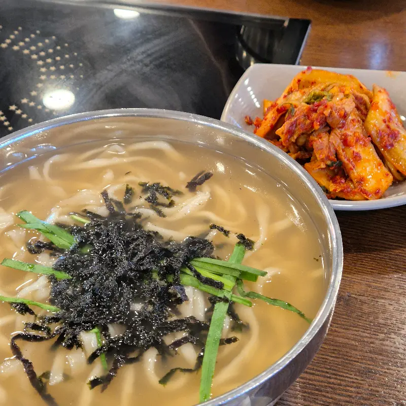칼국수와 김치