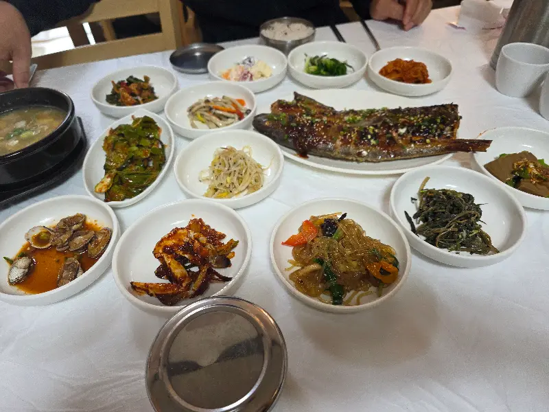 생선구이 정식 한 상 차림