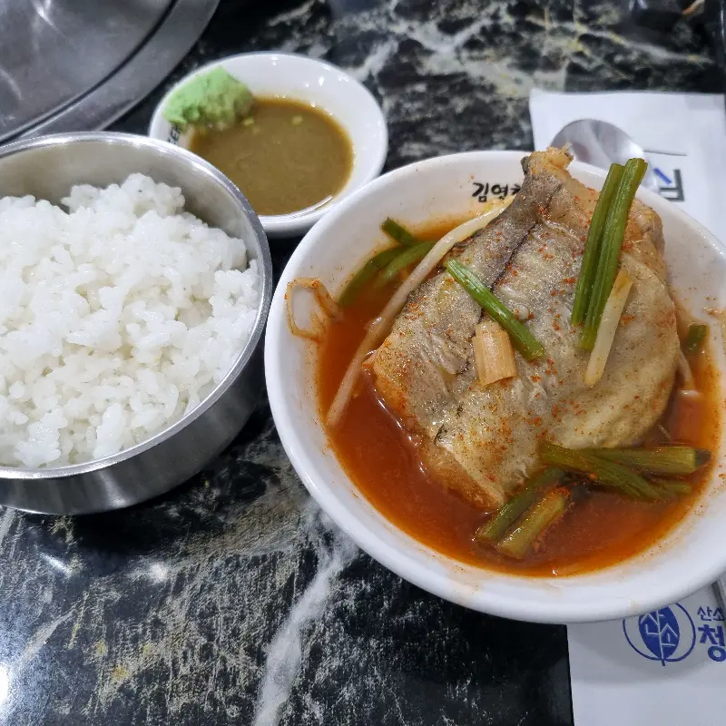 살이 통통하게 오른 동태 한 점