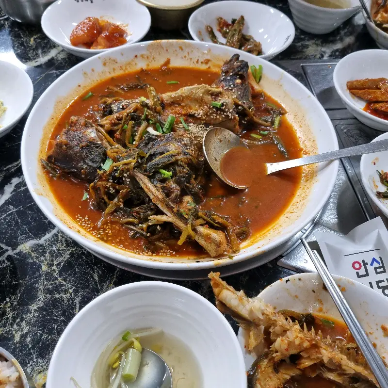 푸짐한 동태탕 한 상 차림