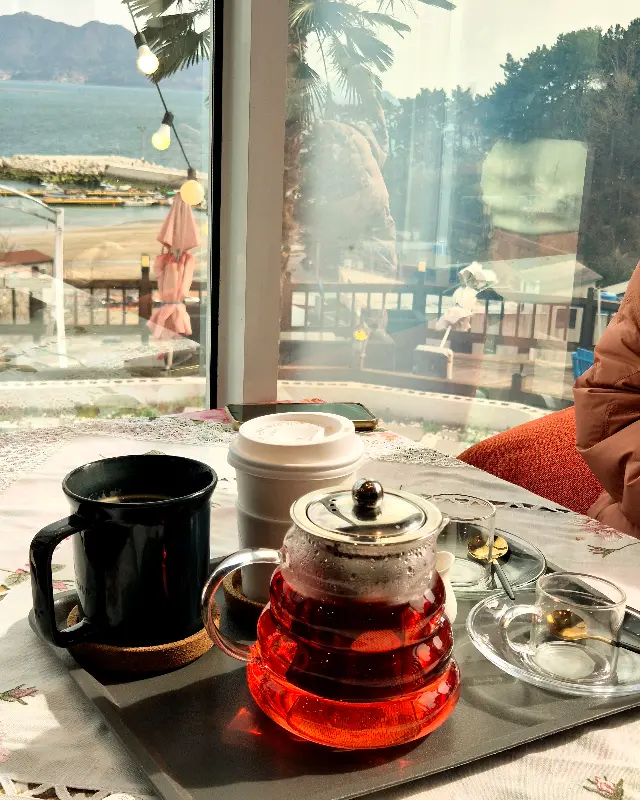 바다를 바라보며 즐기는 여유