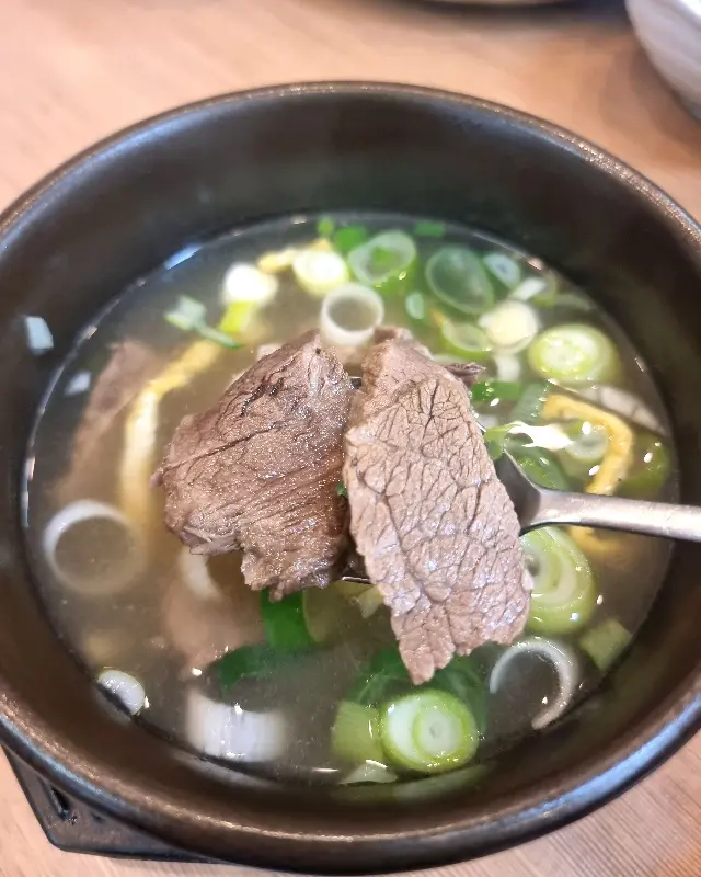 숟가락 위의 고기