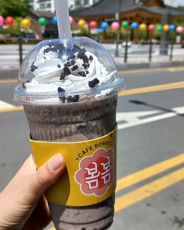 딸기 스노우 크림 프라페의 비주얼