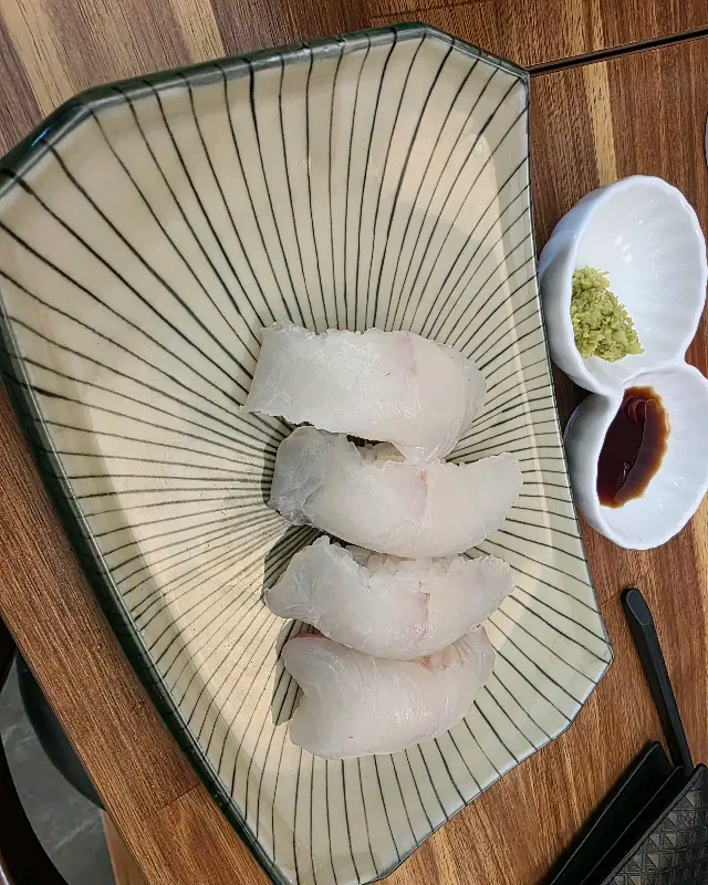 입안에서 살살 녹는 광어회