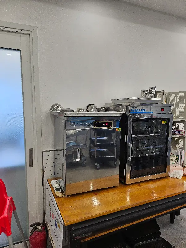 깔끔한 식당 내부