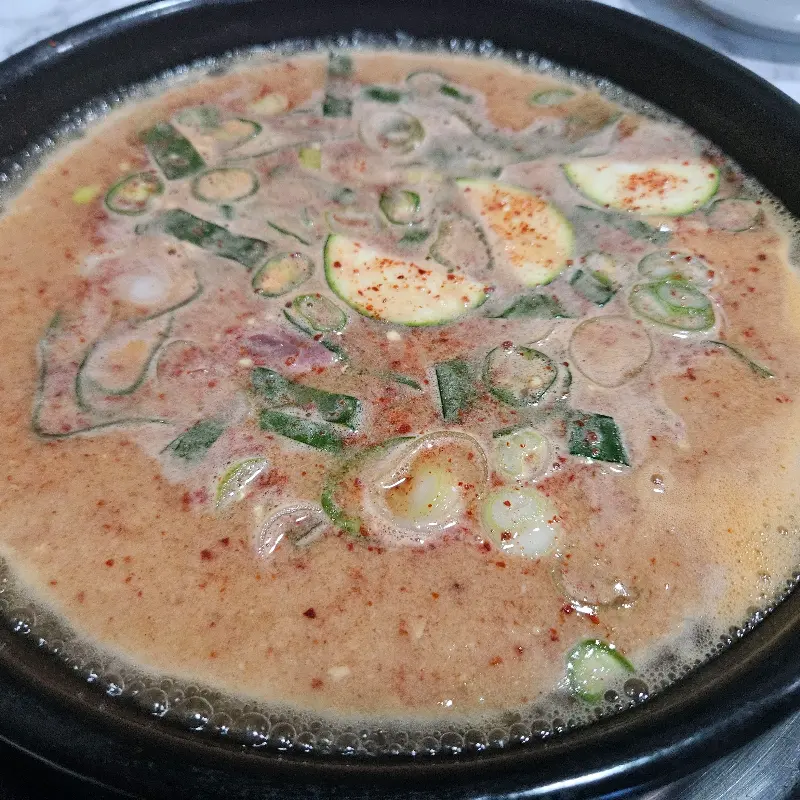 보글보글 끓는 된장찌개