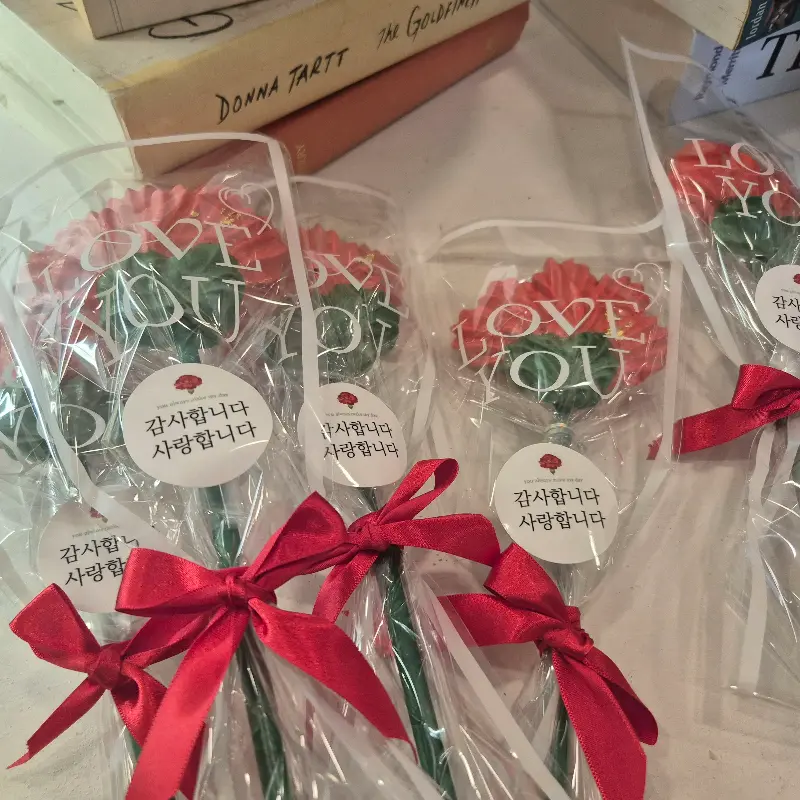 포장된 꽃 마카롱