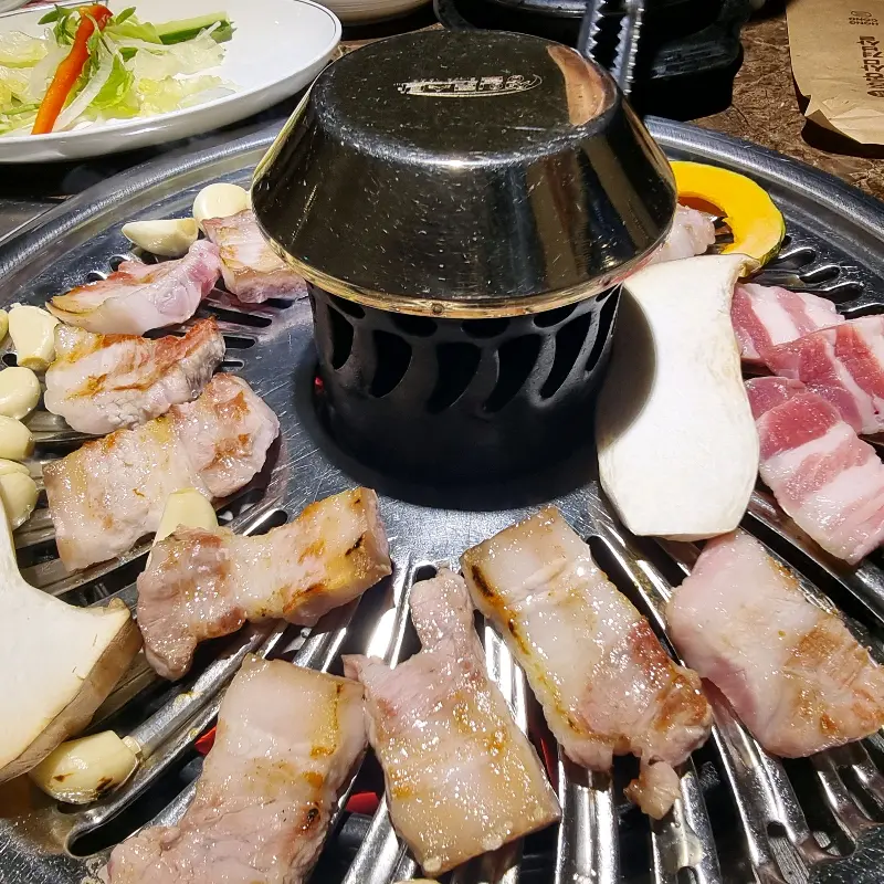 고기와 함께 구워먹는 버섯과 마늘