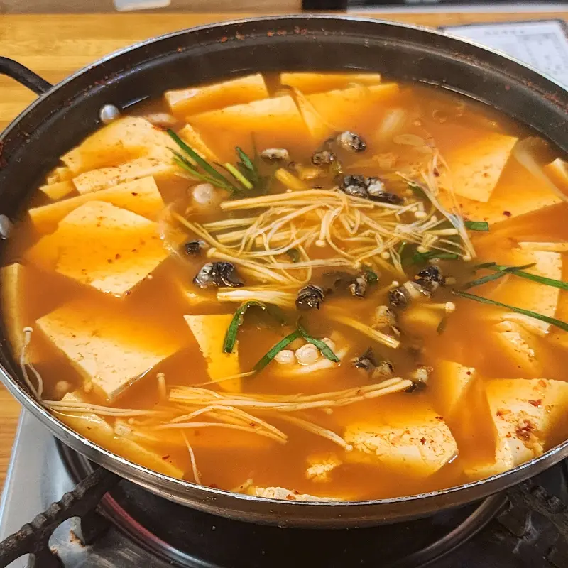 우렁이두부전골 비주얼
