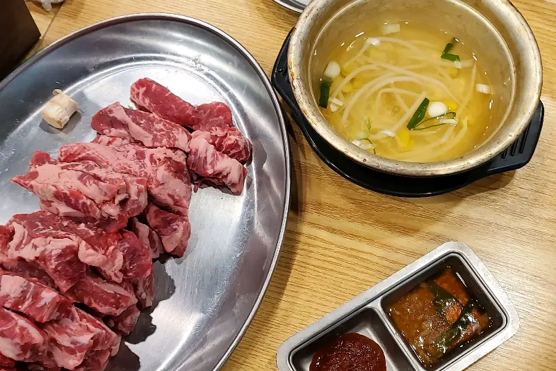 푸짐한 소갈비살 한 상 차림