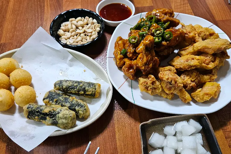 깻잎치킨과 불닭치킨