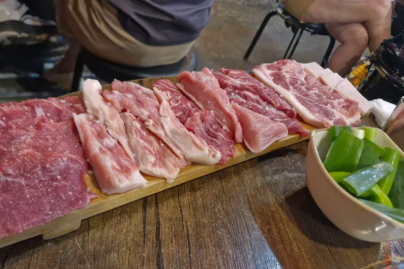 모듬 고기 한 상 차림