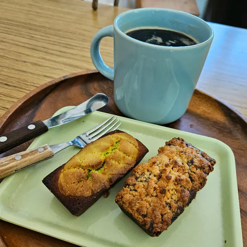 메론 커스터드 휘낭시에와 아메리카노