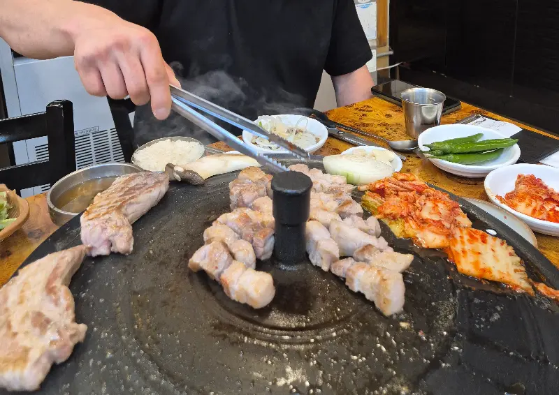 고기 굽는 모습