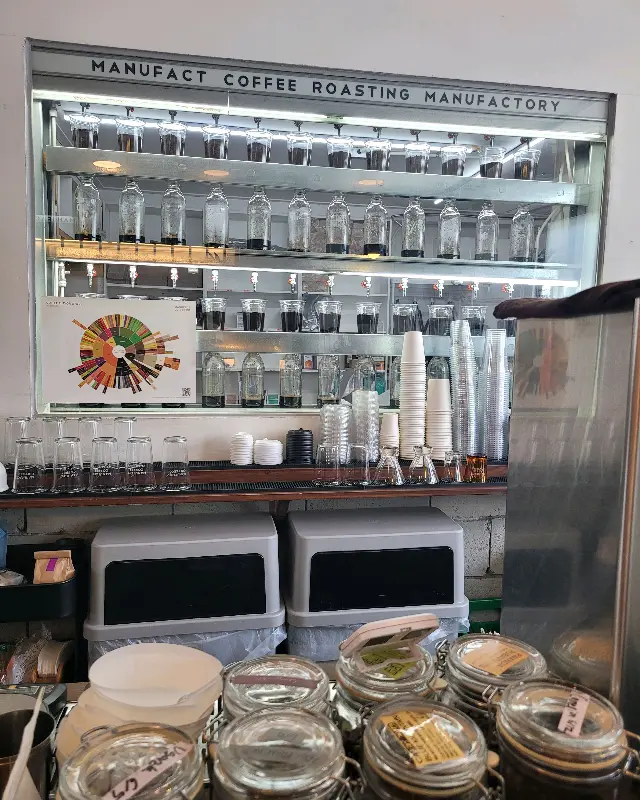 매뉴팩트 커피 로스터스 내부 인테리어