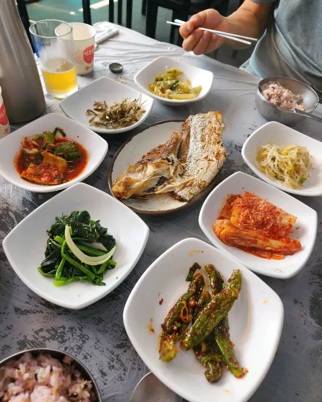 생선구이와 밑반찬