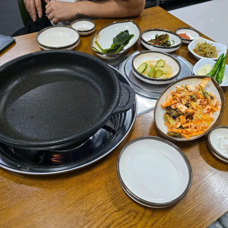 깔끔한 밑반찬 세팅