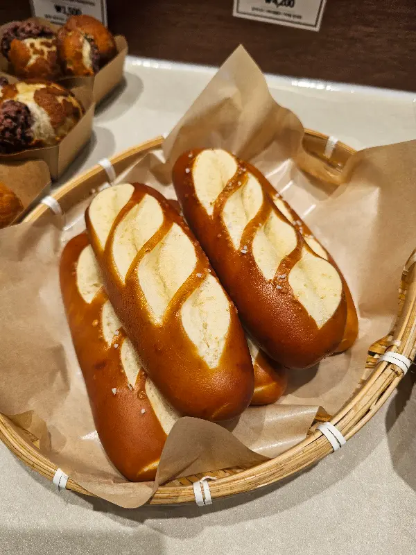 명덕빵앗간의 다양한 빵들