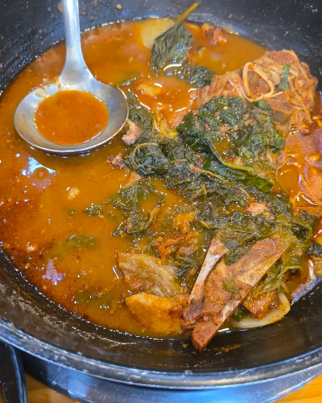 조마루감자탕 감자탕 모습