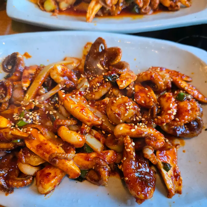 윤기가 흐르는 쭈꾸미볶음