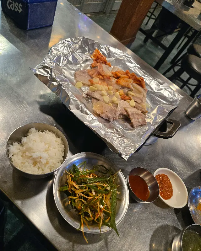 삼겹살과 밑반찬