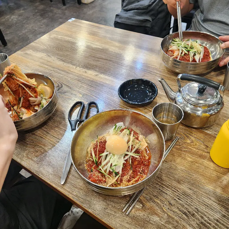 비빔밀면과 물밀면