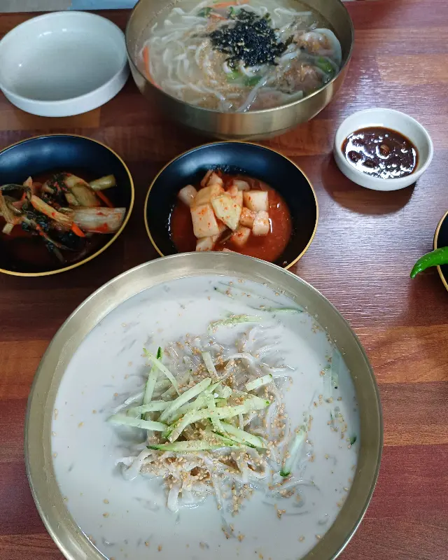 들깨메밀국수와 칼국수