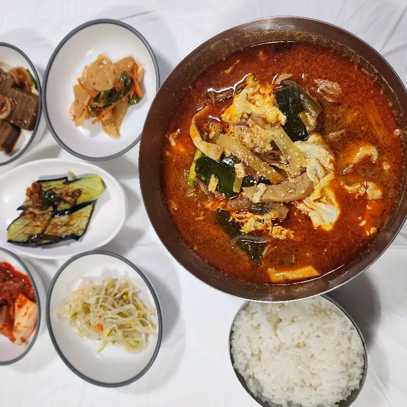 육개장과 밑반찬