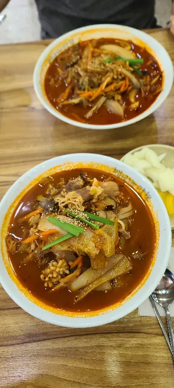 수구레 국밥 두 그릇